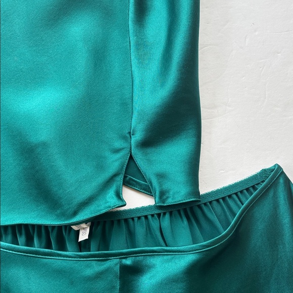 90’s Vintage Victoria's Secret Silk Green Sleepwear Set Cami Shorts Medium Hot M - Picture 11 of 17
